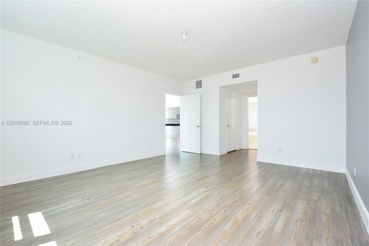 14951 Royal Oaks Ln , Unit 1609, North Miami, FL 33181 Photo