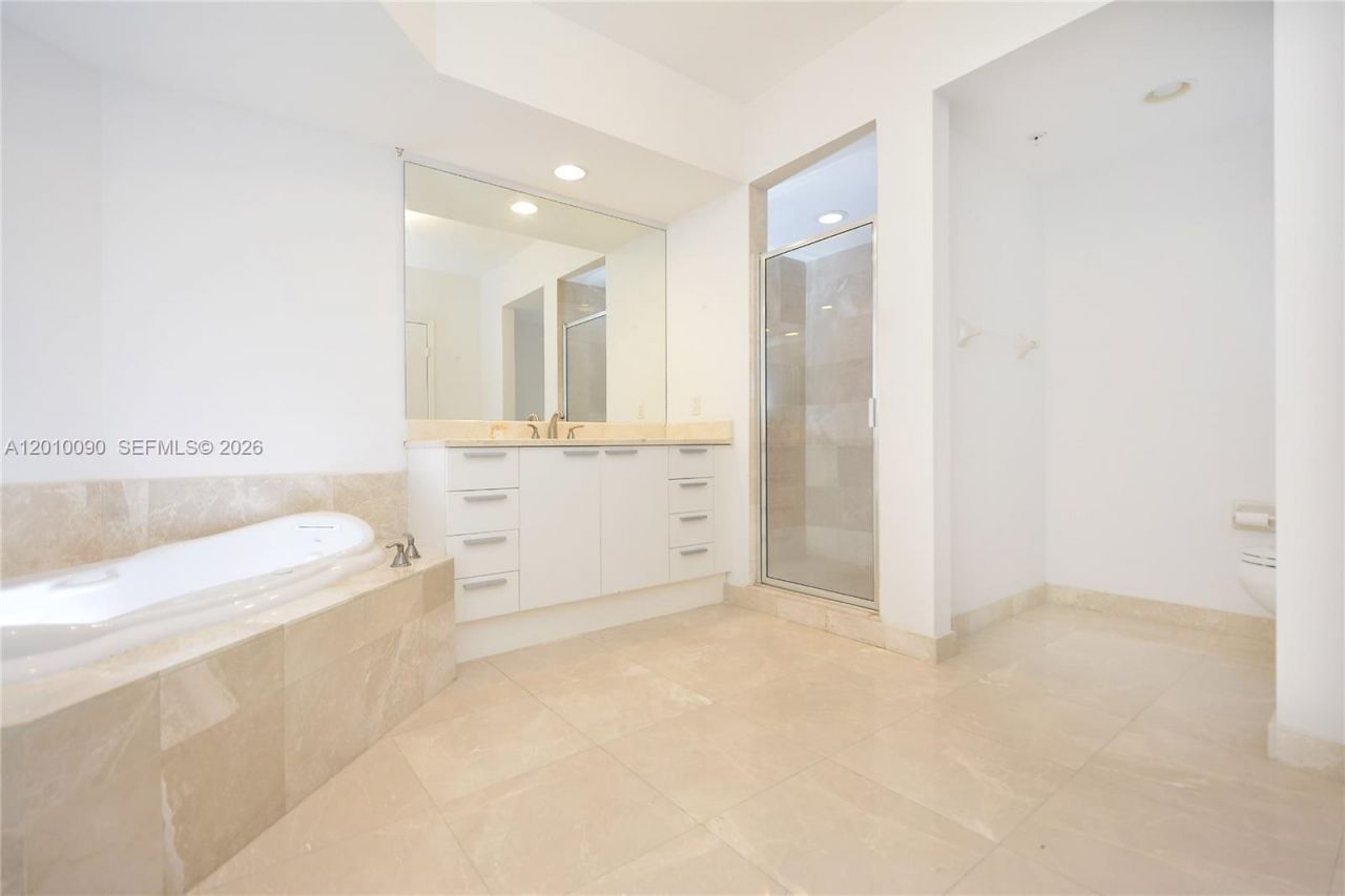 14951 Royal Oaks Ln , Unit 1609, North Miami, FL 33181 Photo