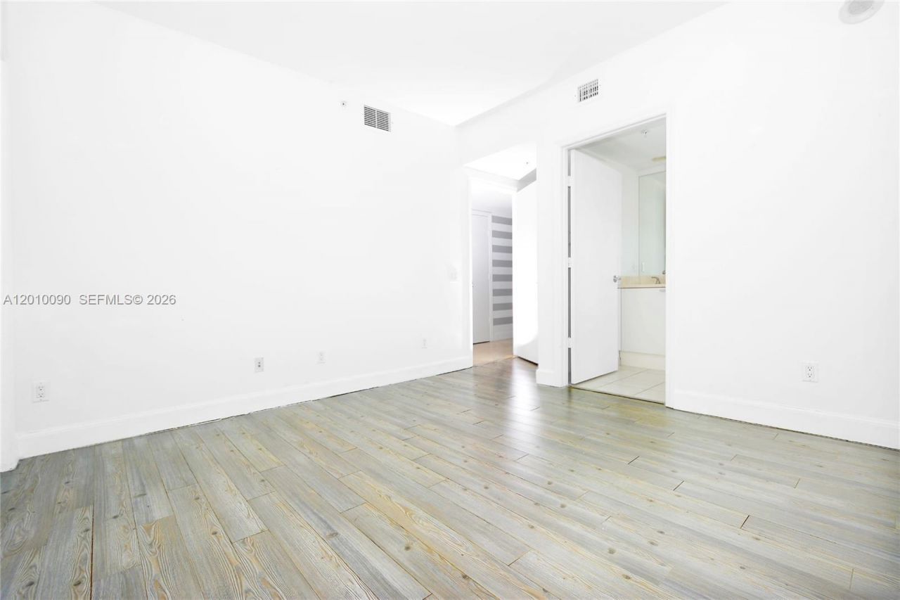 14951 Royal Oaks Ln , Unit 1609, North Miami, FL 33181 Photo