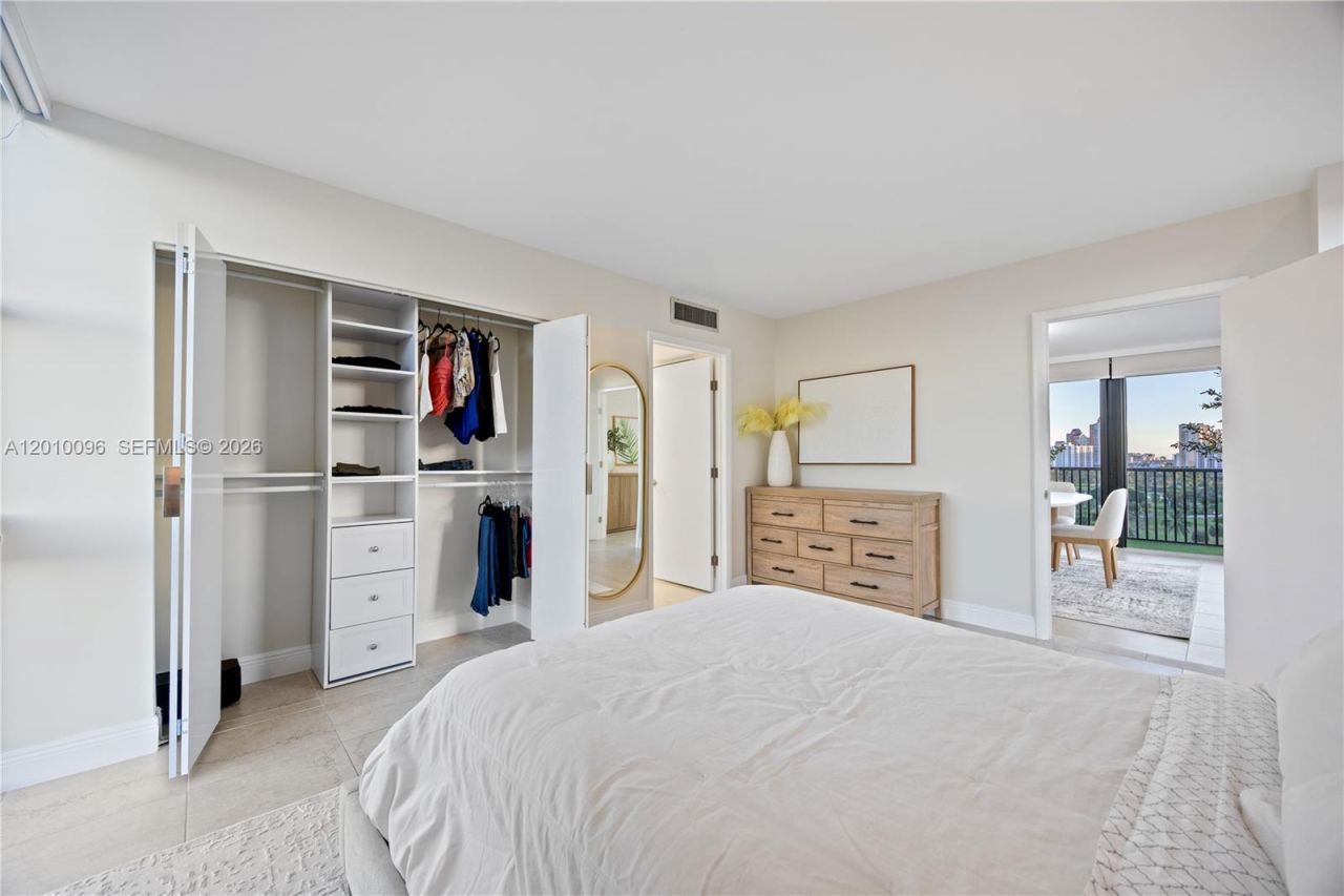 20379 W Country Club Dr , Unit 1239, Aventura, FL 33180 Photo