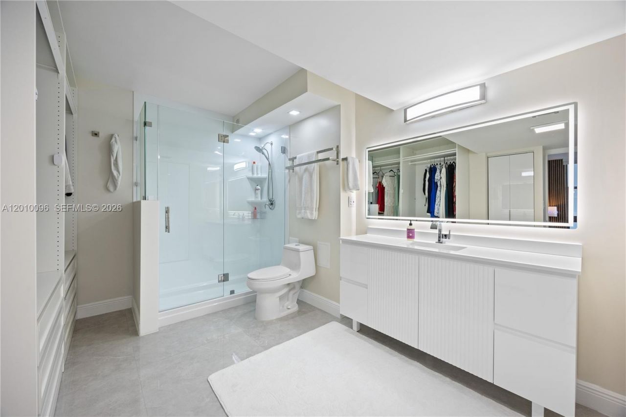 20379 W Country Club Dr , Unit 1239, Aventura, FL 33180 Photo