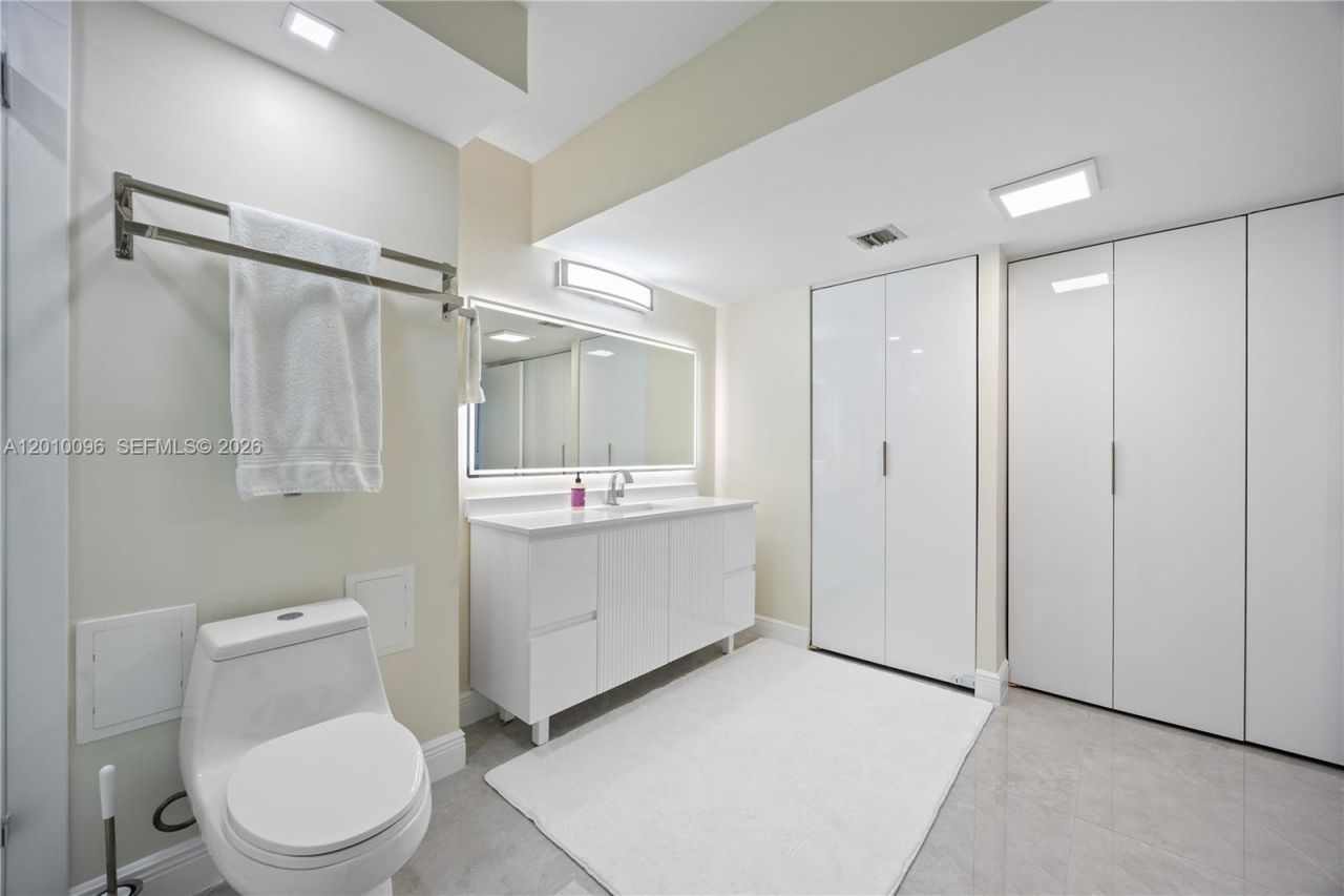 20379 W Country Club Dr , Unit 1239, Aventura, FL 33180 Photo