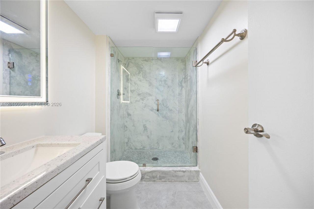 20379 W Country Club Dr , Unit 1239, Aventura, FL 33180 Photo