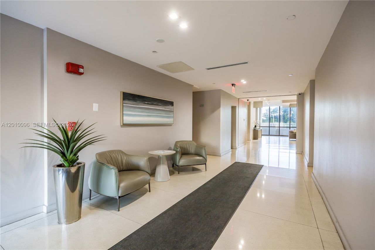20379 W Country Club Dr , Unit 1239, Aventura, FL 33180 Photo