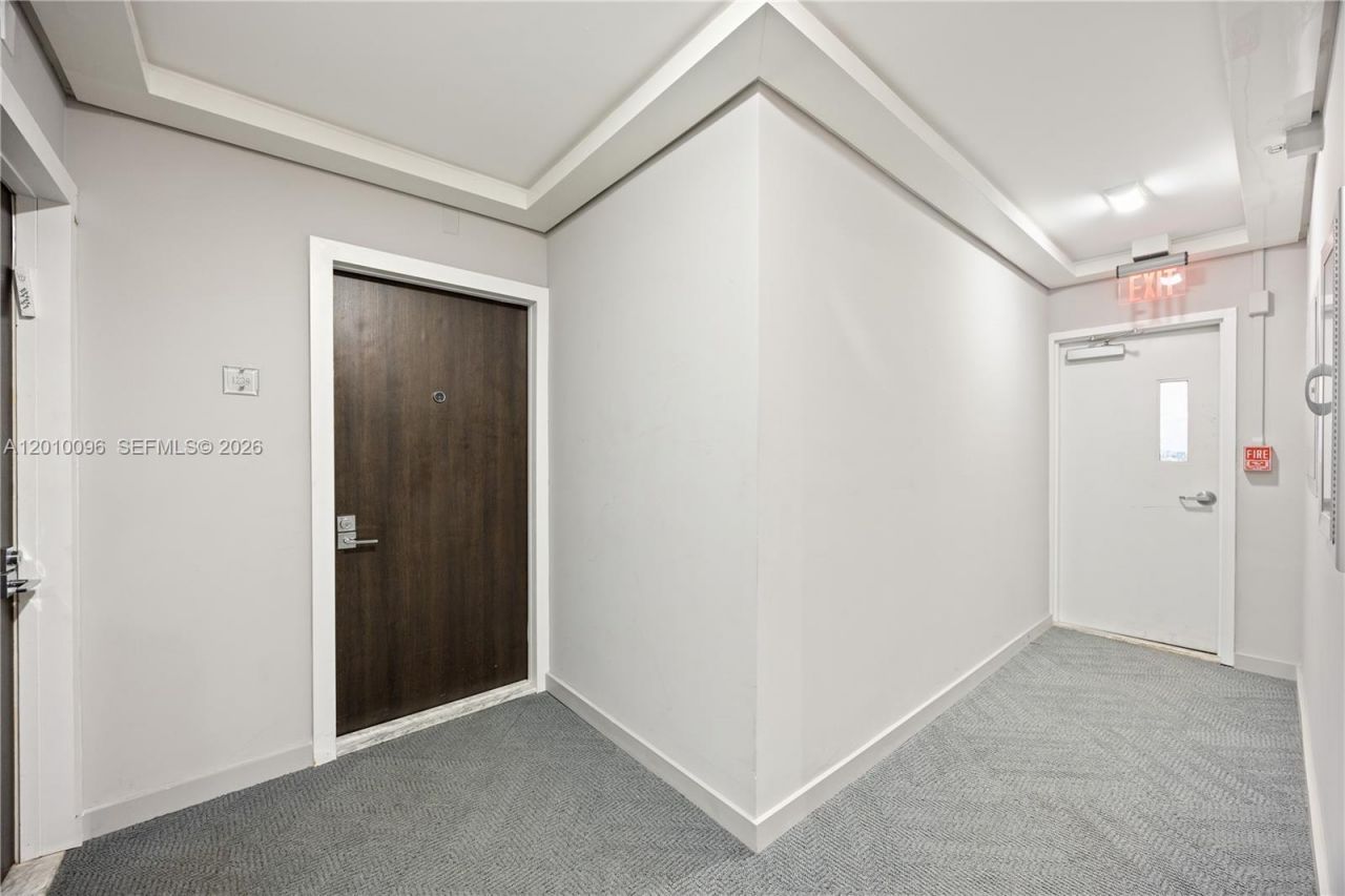 20379 W Country Club Dr , Unit 1239, Aventura, FL 33180 Photo
