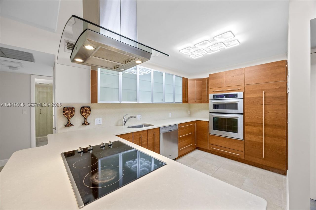 20379 W Country Club Dr , Unit 1239, Aventura, FL 33180 Photo