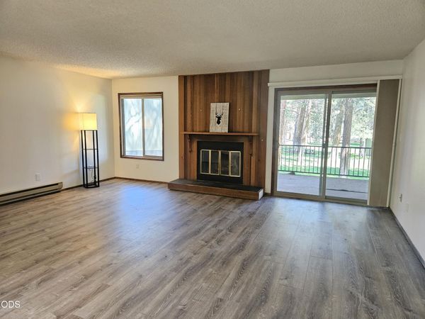 821 E Desperado Trail, UNIT 201, Sisters, OR 97759