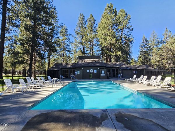 821 E Desperado Trail, UNIT 201, Sisters, OR 97759