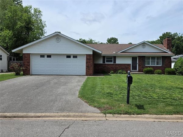 705 Linden Lane , Sikeston, MO 63801