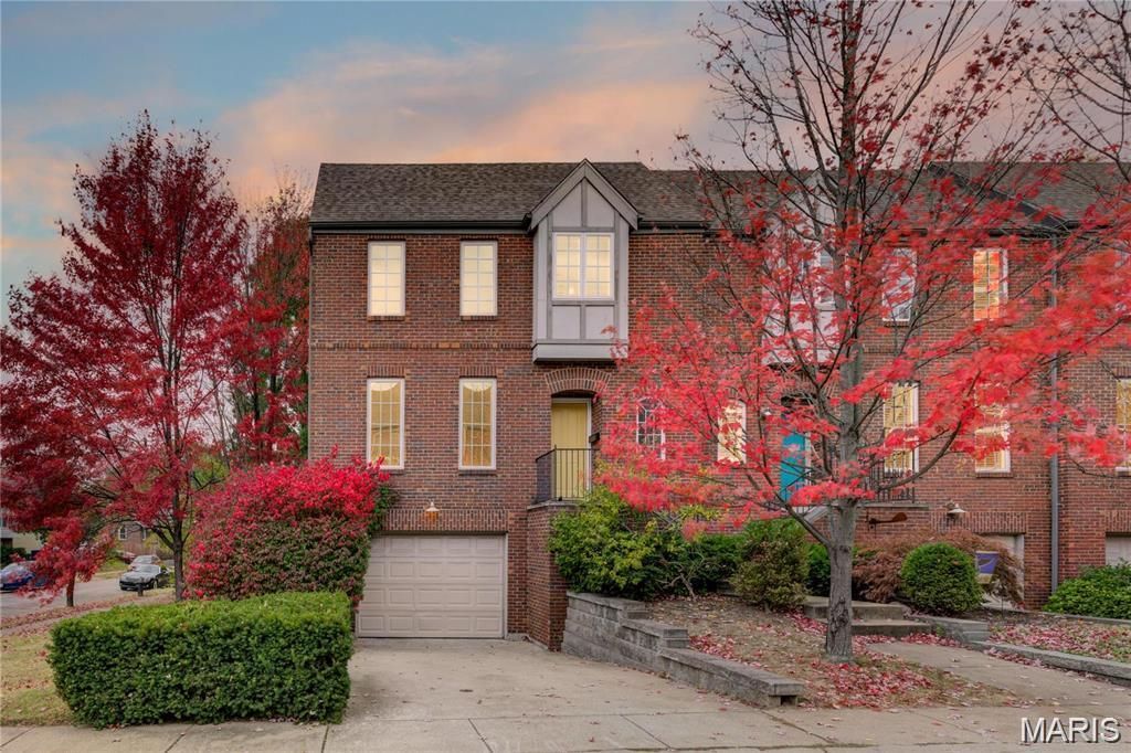 2113 Dogtown Walk, Saint Louis, MO 63139 Main Photo