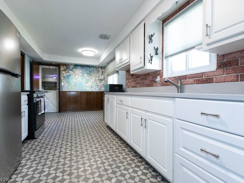 5180 Thornbury Road , Lyndhurst, OH 44124 Photo 10