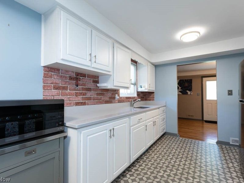 5180 Thornbury Road , Lyndhurst, OH 44124 Photo 11