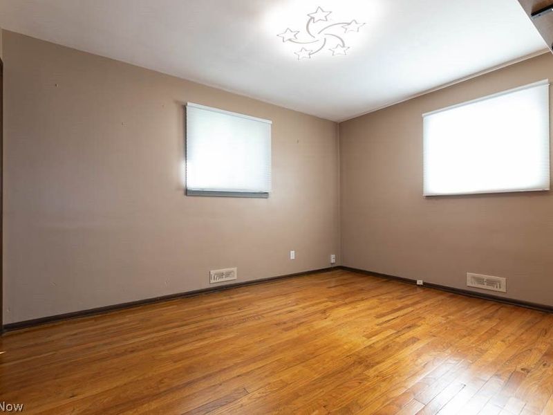 5180 Thornbury Road , Lyndhurst, OH 44124 Photo 14