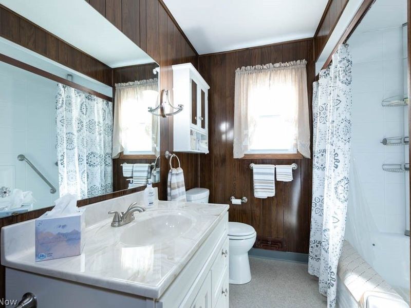 5180 Thornbury Road , Lyndhurst, OH 44124 Photo 16