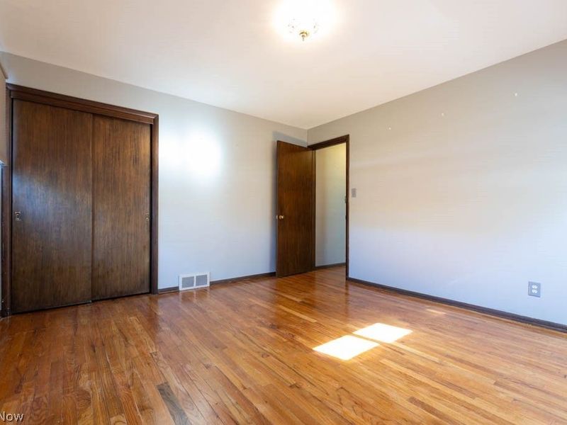 5180 Thornbury Road , Lyndhurst, OH 44124 Photo 18