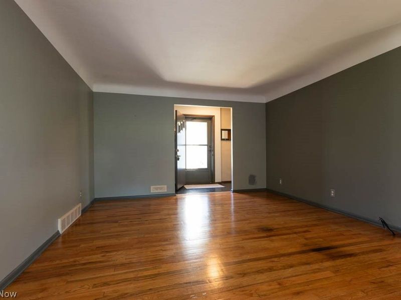 5180 Thornbury Road , Lyndhurst, OH 44124 Photo 3