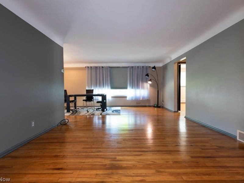 5180 Thornbury Road , Lyndhurst, OH 44124 Photo 5