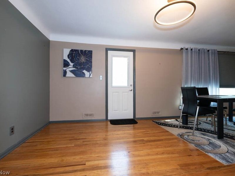 5180 Thornbury Road , Lyndhurst, OH 44124 Photo 9