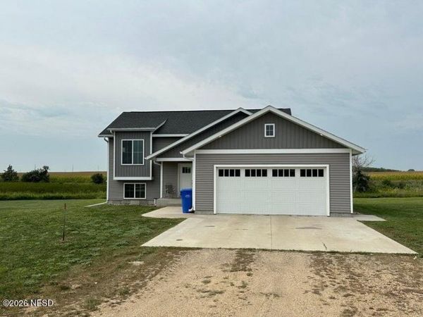 709 SUNSET CIRCLE, Lake Norden, SD 57248