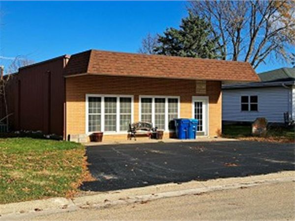 308 NW 4th Avenue, Cascade, IA 52033