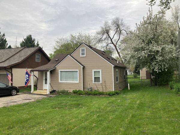 4909 Fountain Lane, Mccullom Lake, IL 60050