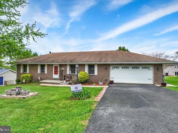 213 LARTRY DRIVE , RED LION, PA 17356