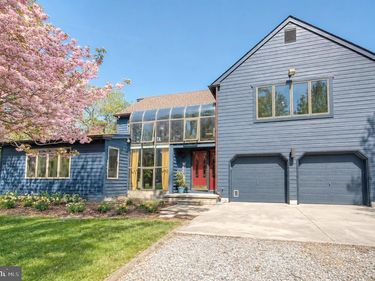 8 E CURRAN DRIVE, ABSECON, NJ 08201