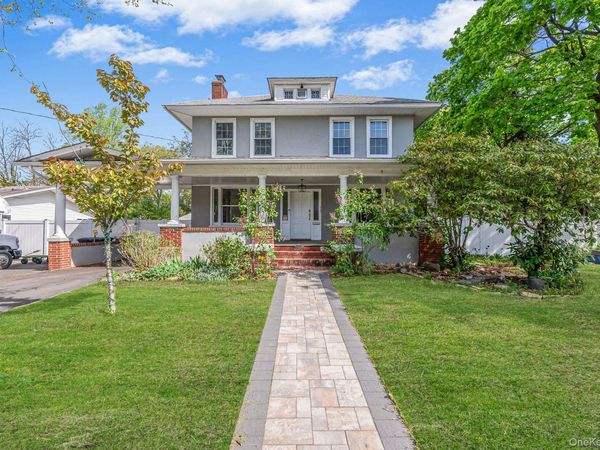537 Livingston Street, Westbury, NY 11590