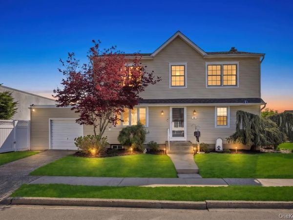 33 Albert Street, Hicksville, NY 11801