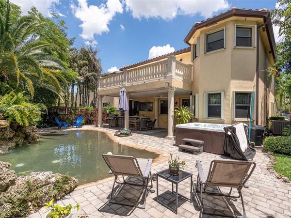 2604 NE 1st St, Homestead, FL 33033