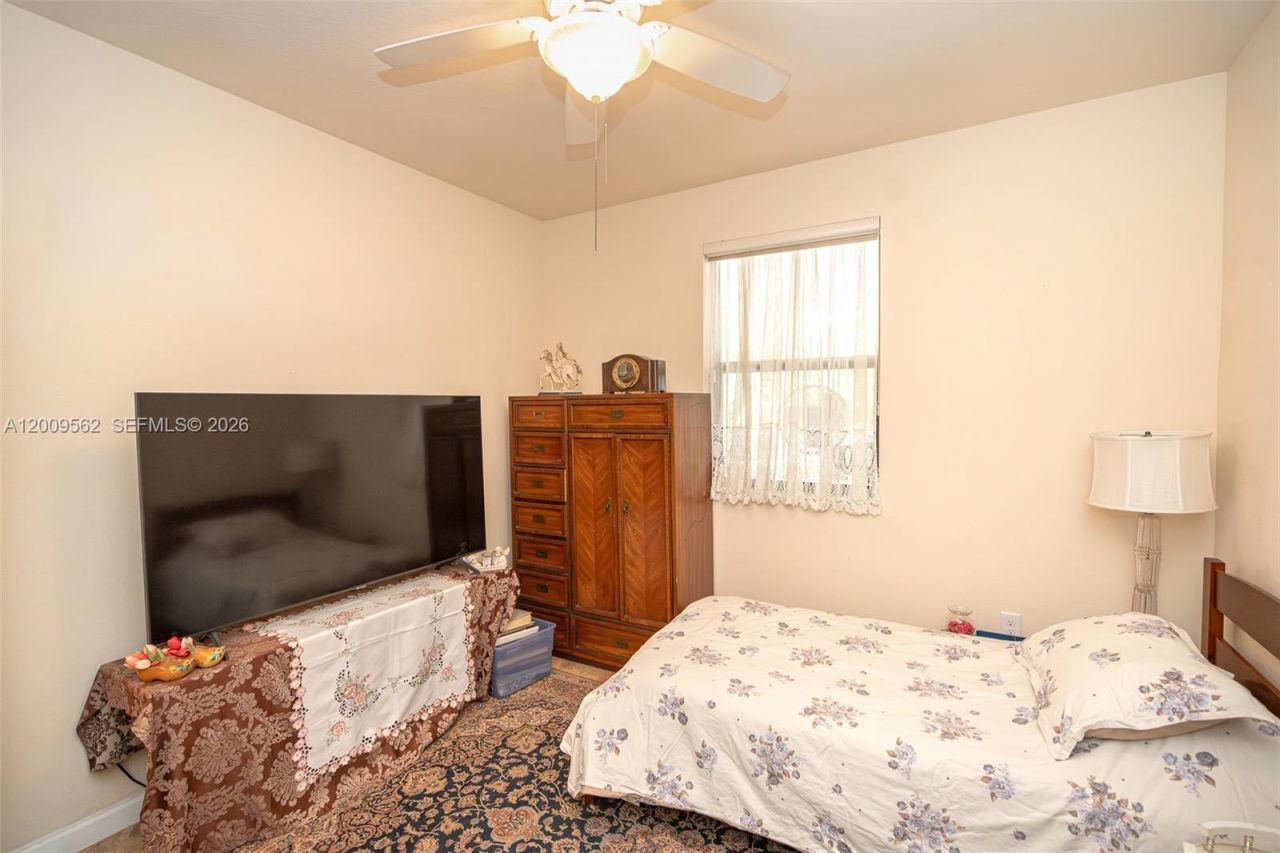 2604 NE 1st St, Homestead, FL 33033 Photo