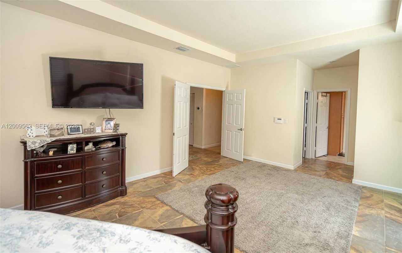 2604 NE 1st St, Homestead, FL 33033 Photo