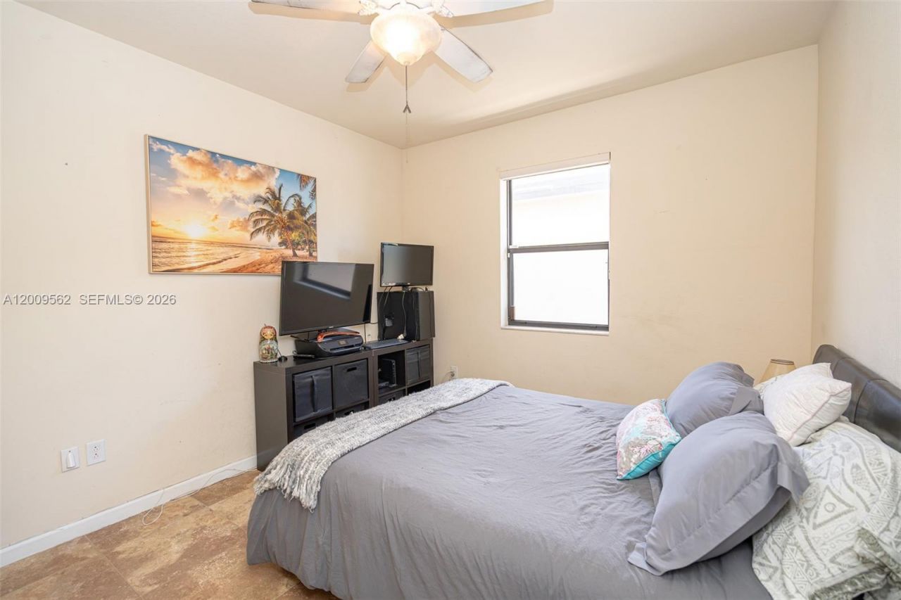 2604 NE 1st St, Homestead, FL 33033 Photo