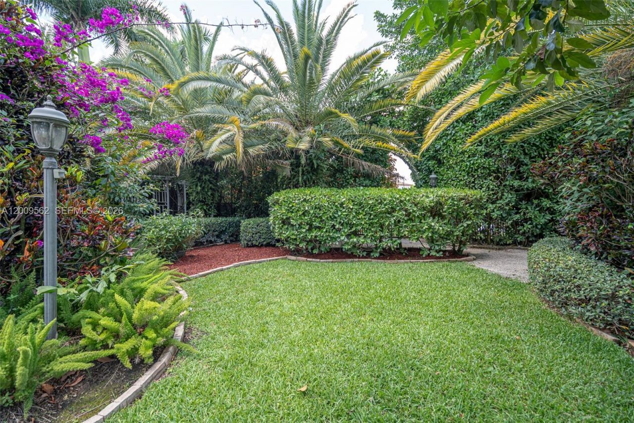 2604 NE 1st St, Homestead, FL 33033 Photo
