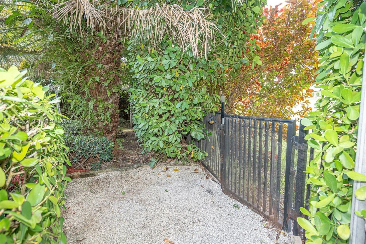 2604 NE 1st St, Homestead, FL 33033 Photo