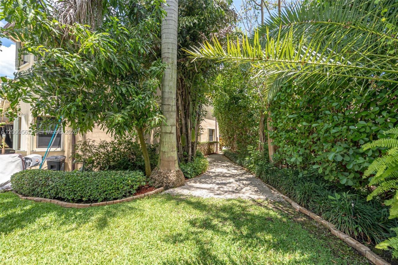 2604 NE 1st St, Homestead, FL 33033 Photo