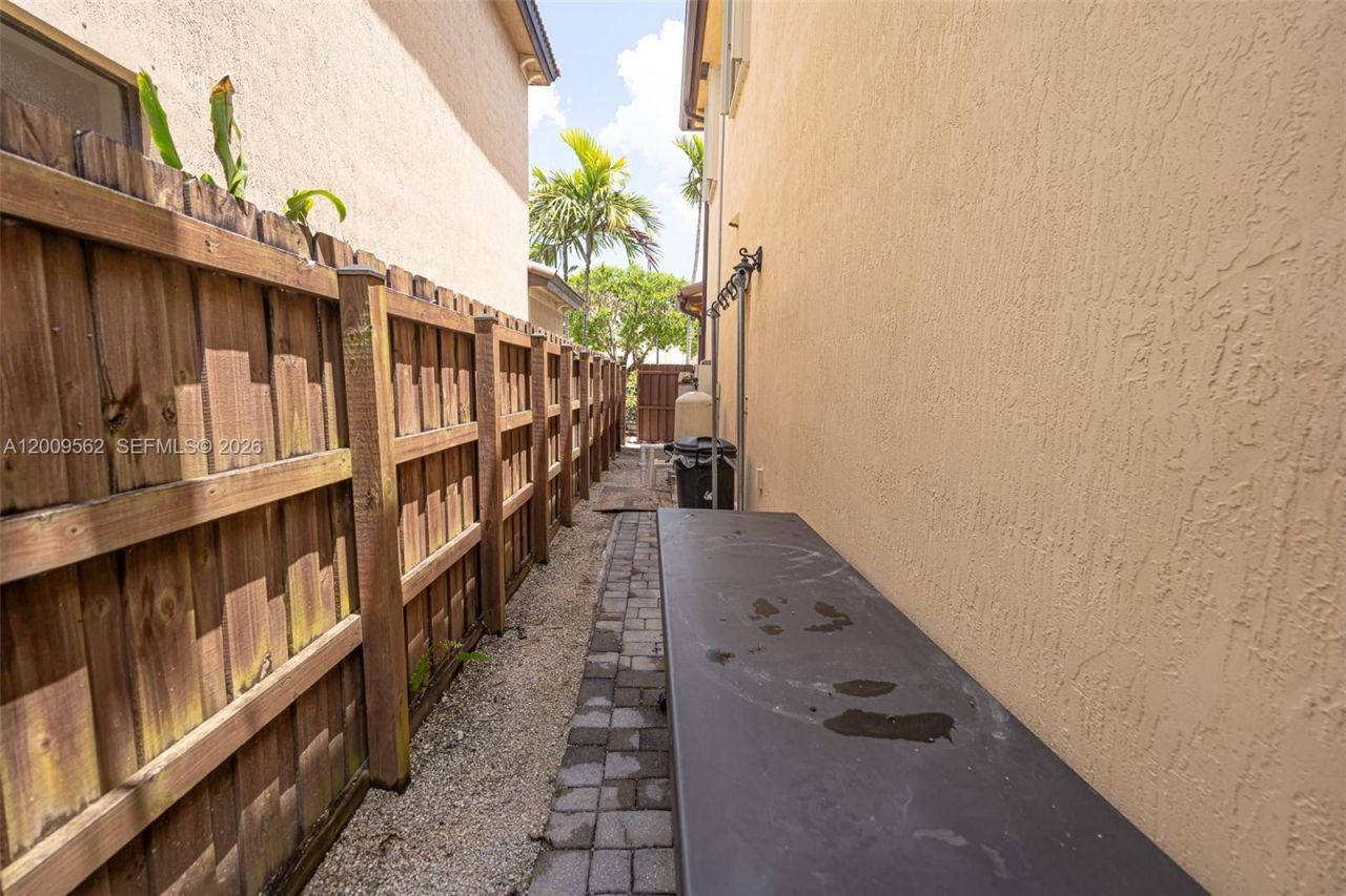 2604 NE 1st St, Homestead, FL 33033 Photo