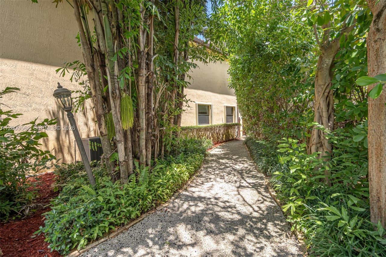 2604 NE 1st St, Homestead, FL 33033 Photo