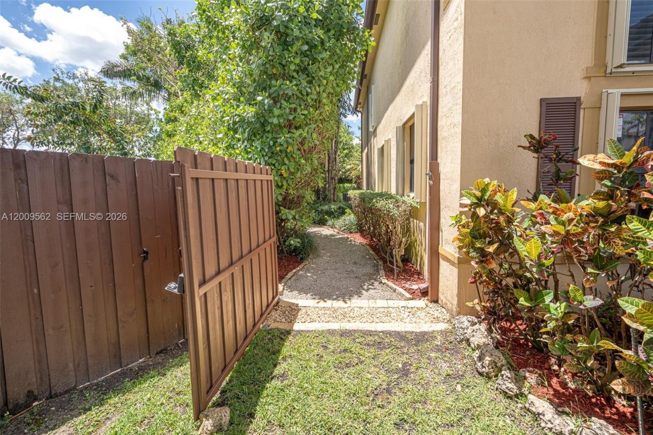2604 NE 1st St, Homestead, FL 33033 Photo