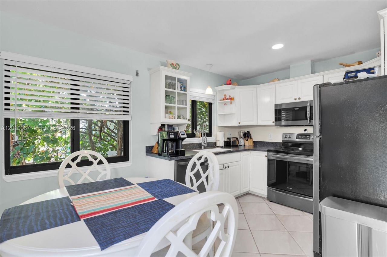 122 Ocean View Dr, Tavernier, FL 33070 Photo