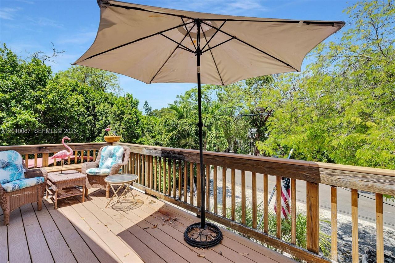 122 Ocean View Dr, Tavernier, FL 33070 Photo
