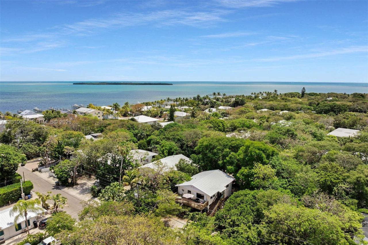 122 Ocean View Dr, Tavernier, FL 33070 Photo