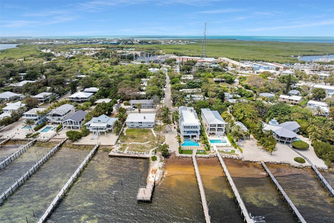 122 Ocean View Dr, Tavernier, FL 33070 Photo