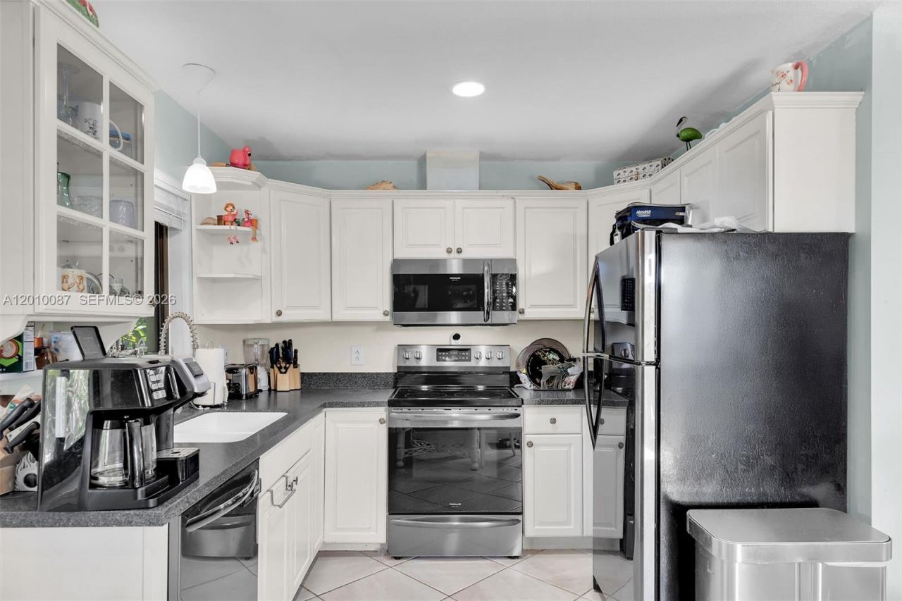 122 Ocean View Dr, Tavernier, FL 33070 Photo