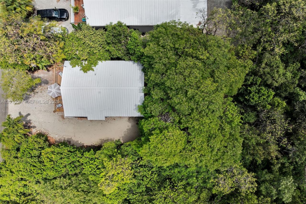 122 Ocean View Dr, Tavernier, FL 33070 Photo