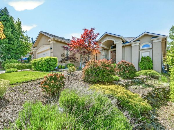 1284 Poppy Ridge Drive, Eagle Point, OR 97524