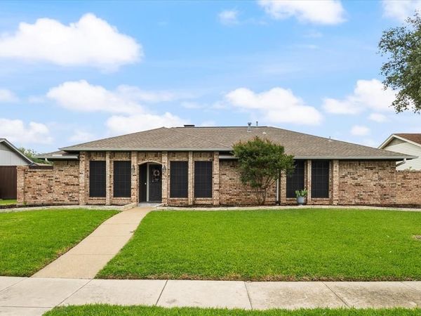 1910 Vista Oaks Drive , Carrollton, TX 75007