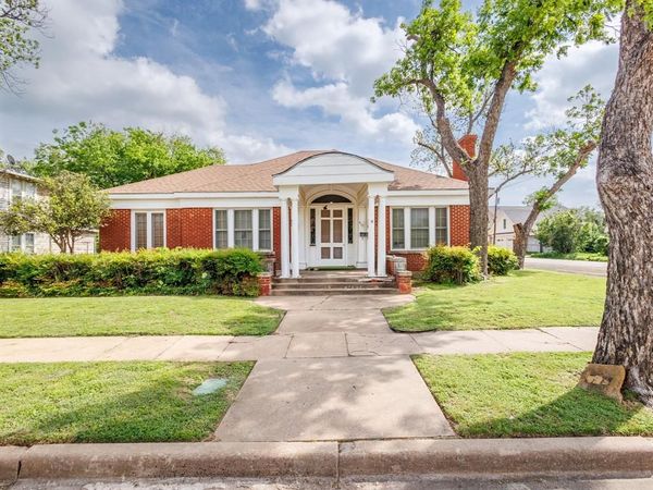 615 W Liveoak Street, Coleman, TX 76834
