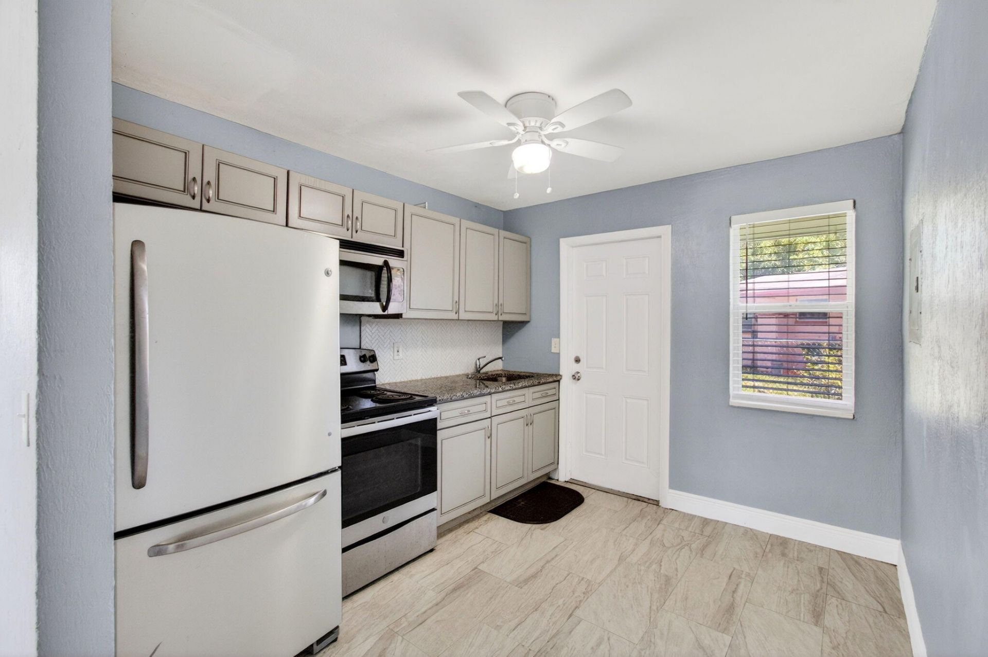 240 SW 15th Avenue, Unit 242, Delray Beach, FL 33444 Photo