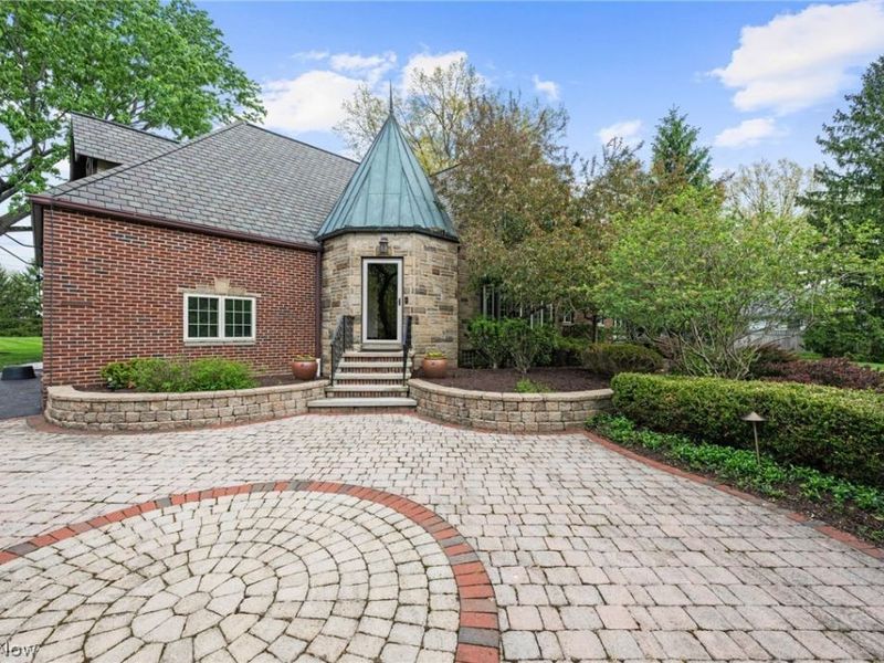 6736 Big Creek Parkway, Middleburg Heights, OH 44130 Photo 2